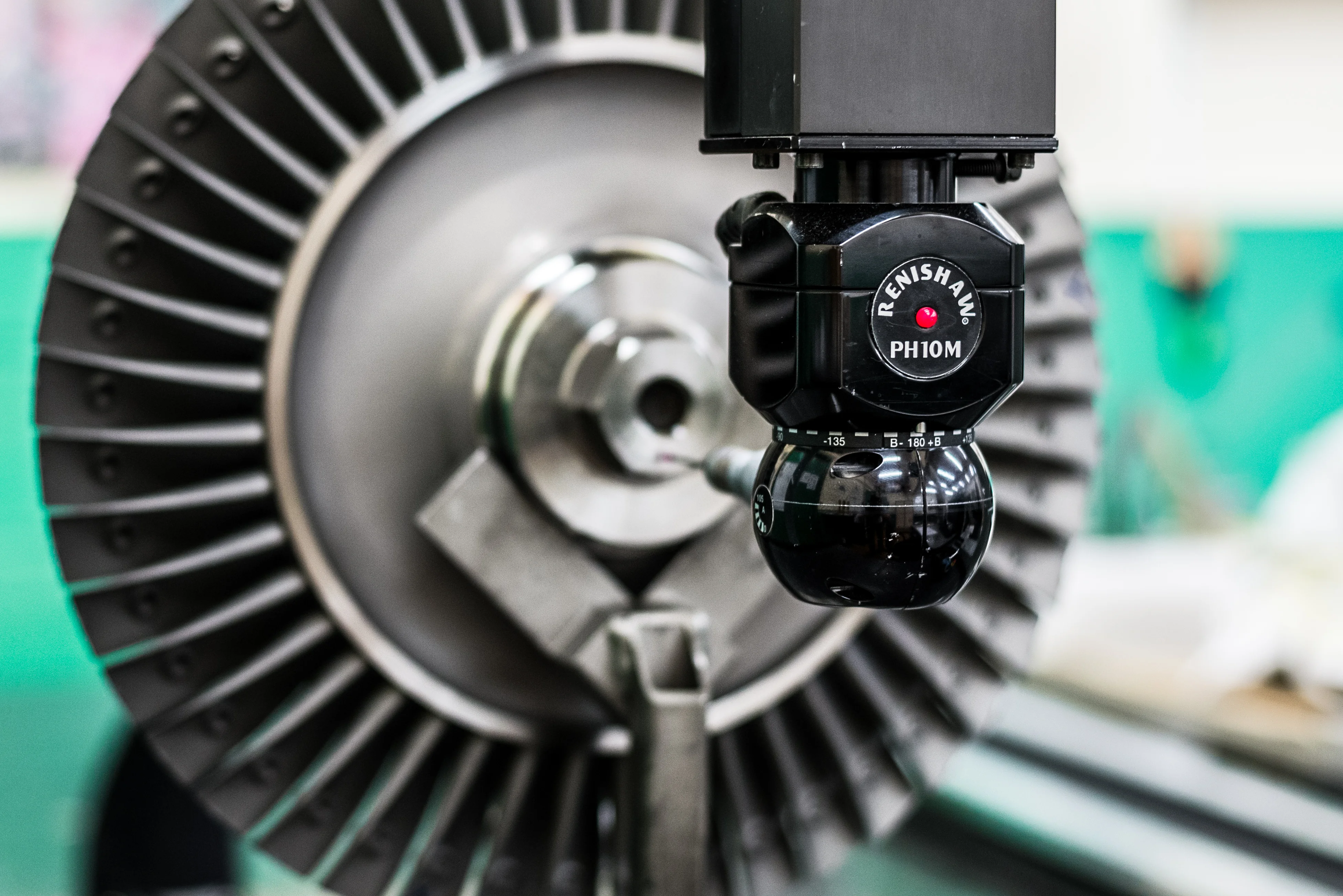 Contrôle qualité d’une pièce aéronautique de précision chez CPP Belgium