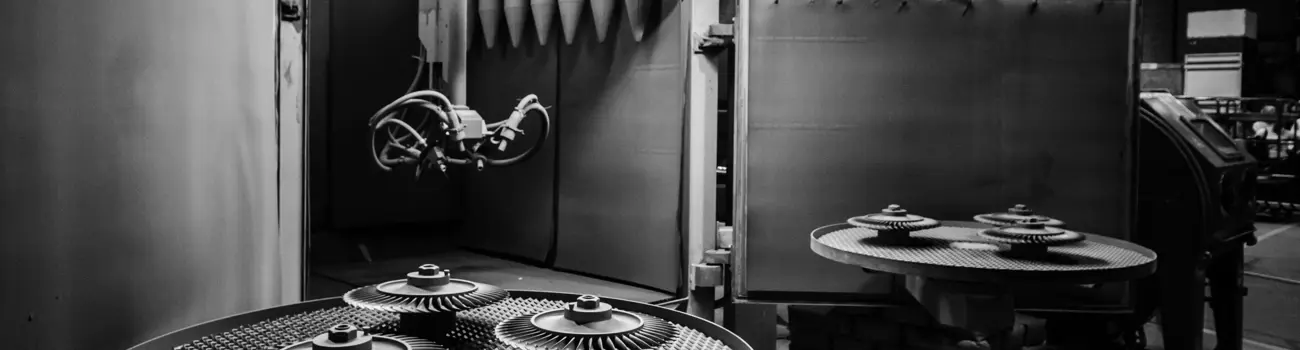 Atelier de finition de CPP Belgium à Herstal avec roues de turbine en cours de traitement de surface